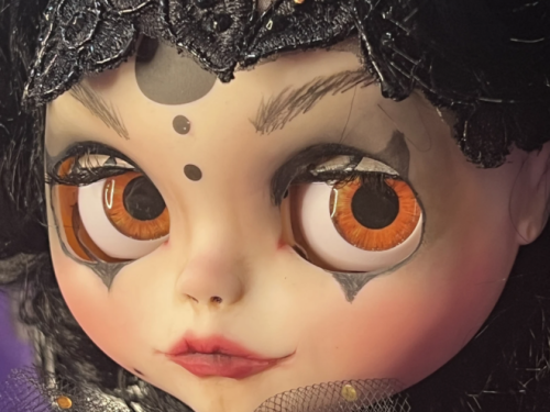 Custom Blythe Doll – Evangeline – OOAK – comes with carrier , two sets of hand made clothes, and many extras